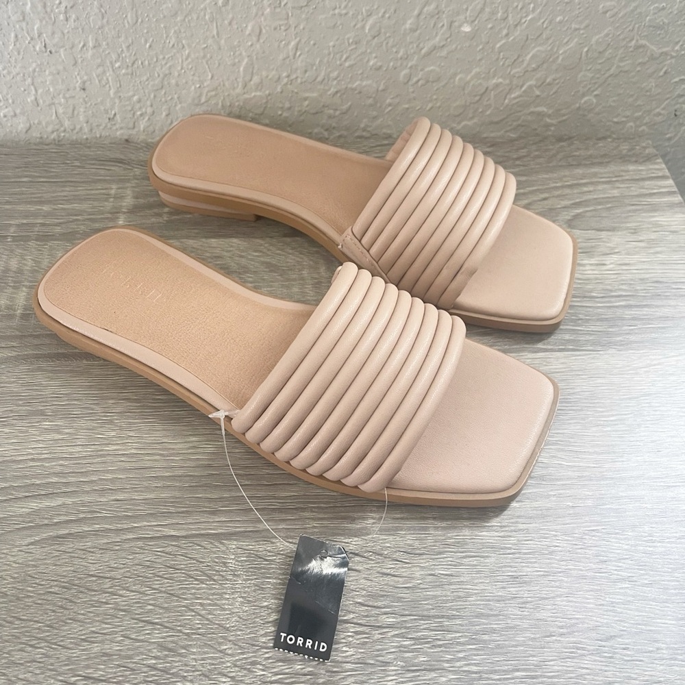 Torrid Tubular Banded Beige Nude Minimalist Slide Sandals NWT Size 7.5 WW